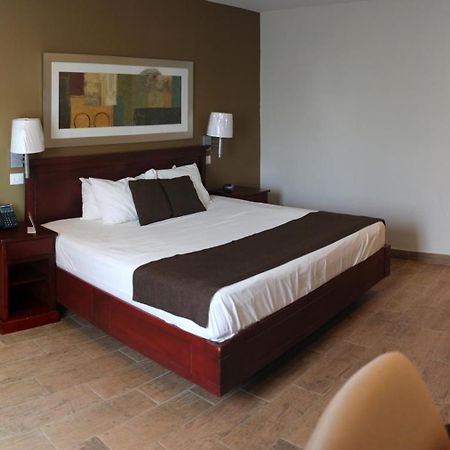 Best Western Bazarell Inn Монтеморелос Экстерьер фото