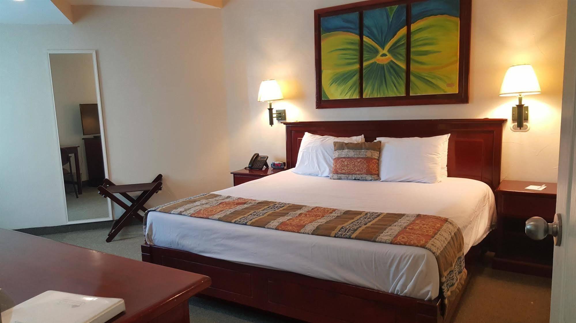 Best Western Bazarell Inn Монтеморелос Экстерьер фото