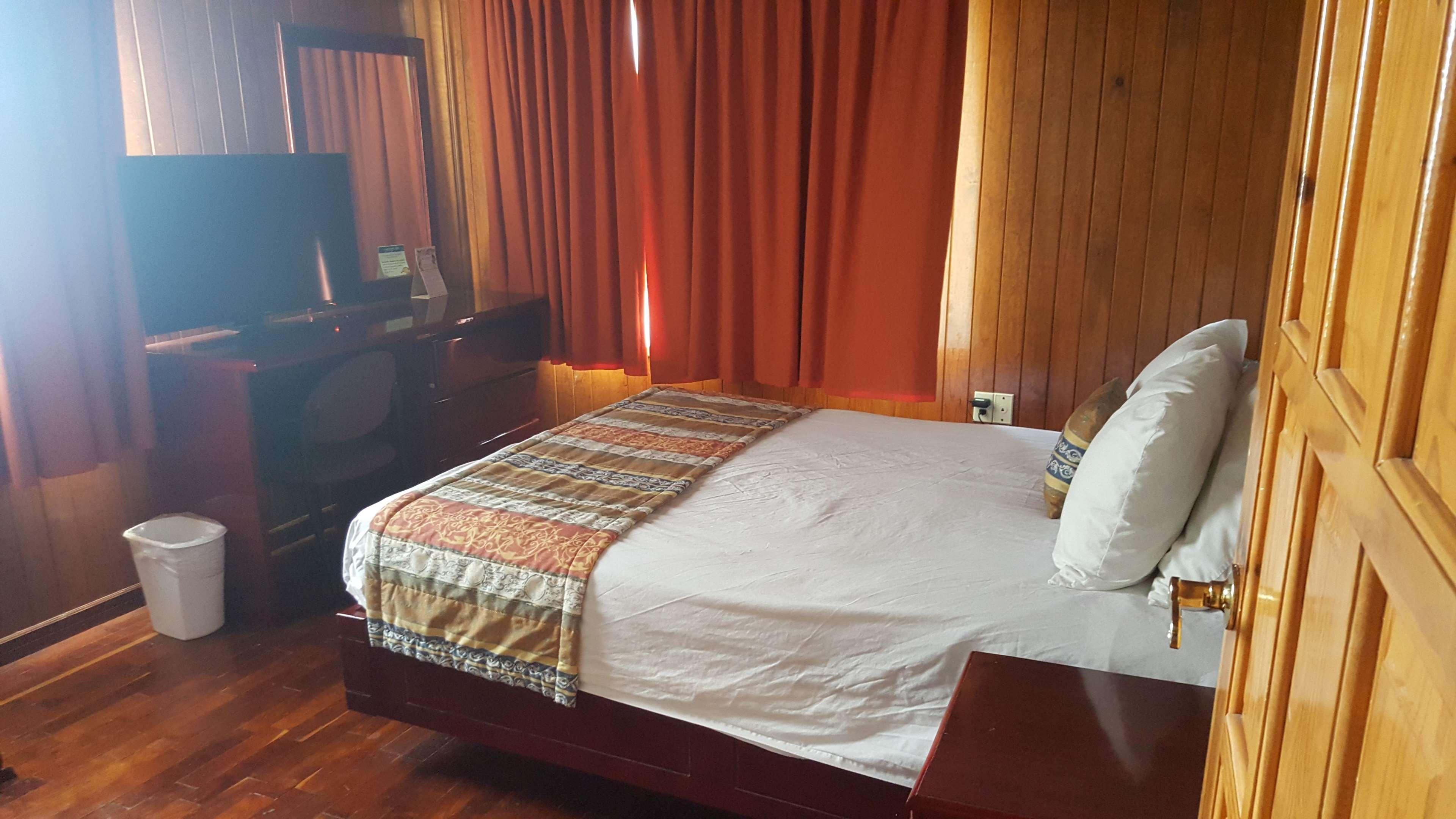 Best Western Bazarell Inn Монтеморелос Экстерьер фото