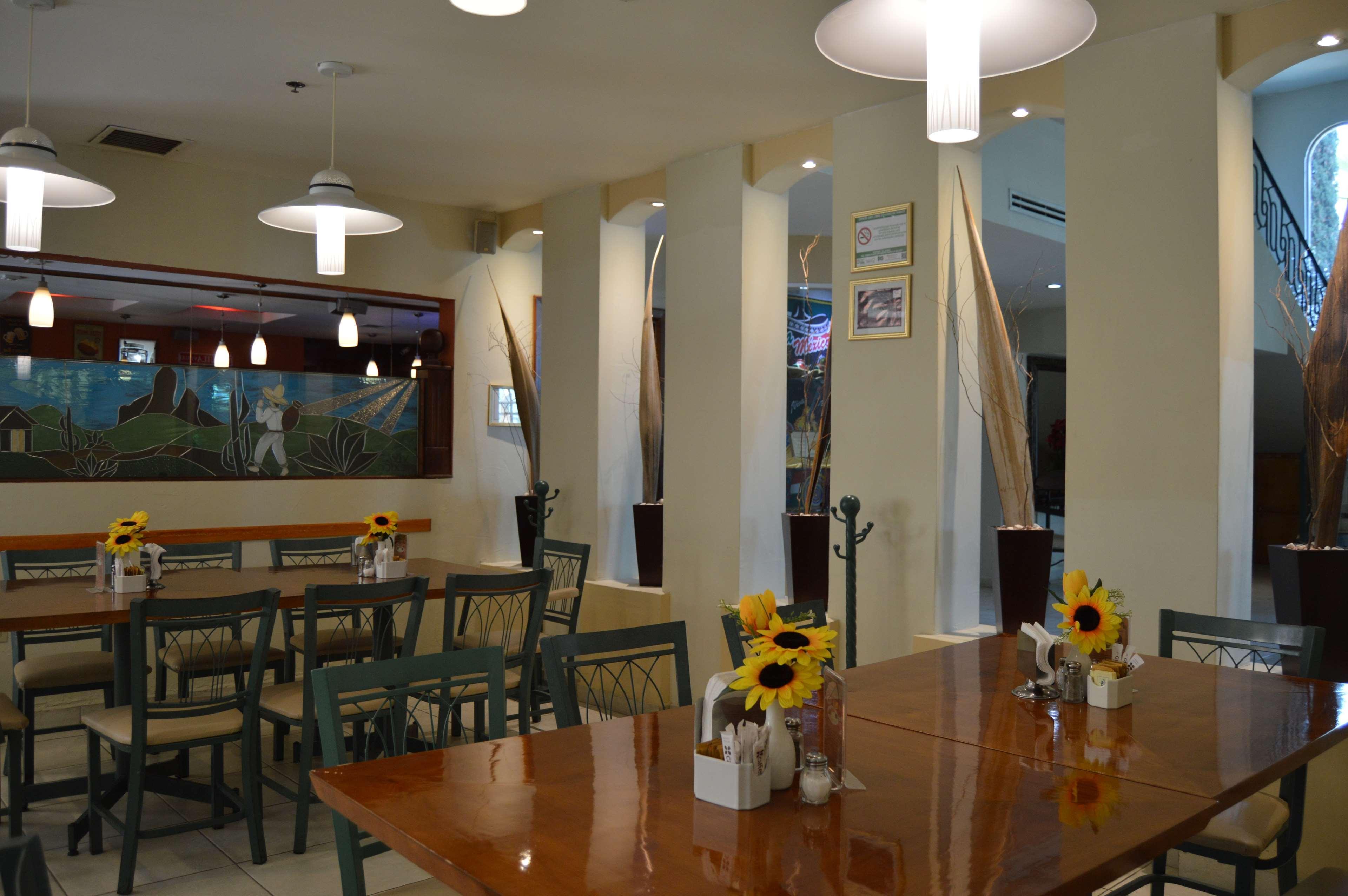 Best Western Bazarell Inn Монтеморелос Экстерьер фото