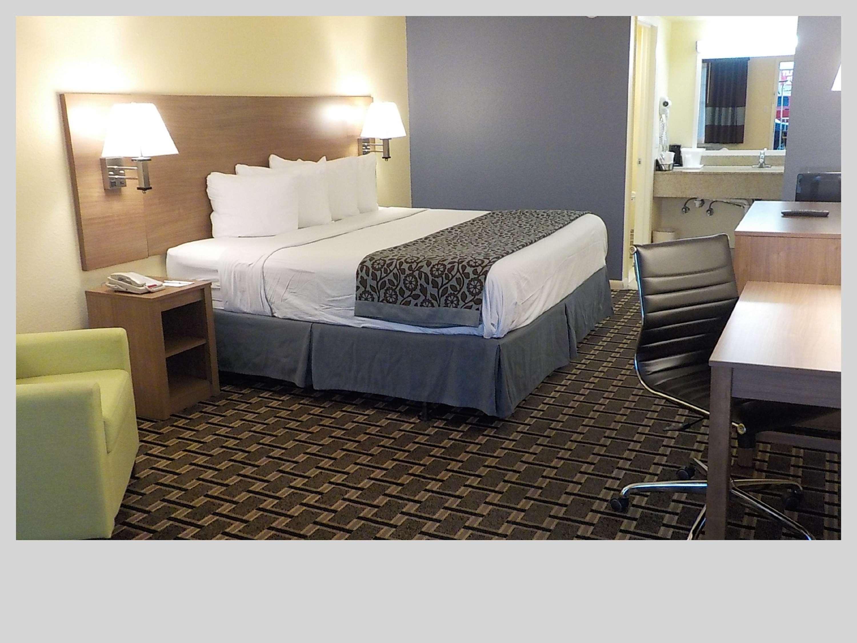 Best Western Bazarell Inn Монтеморелос Экстерьер фото