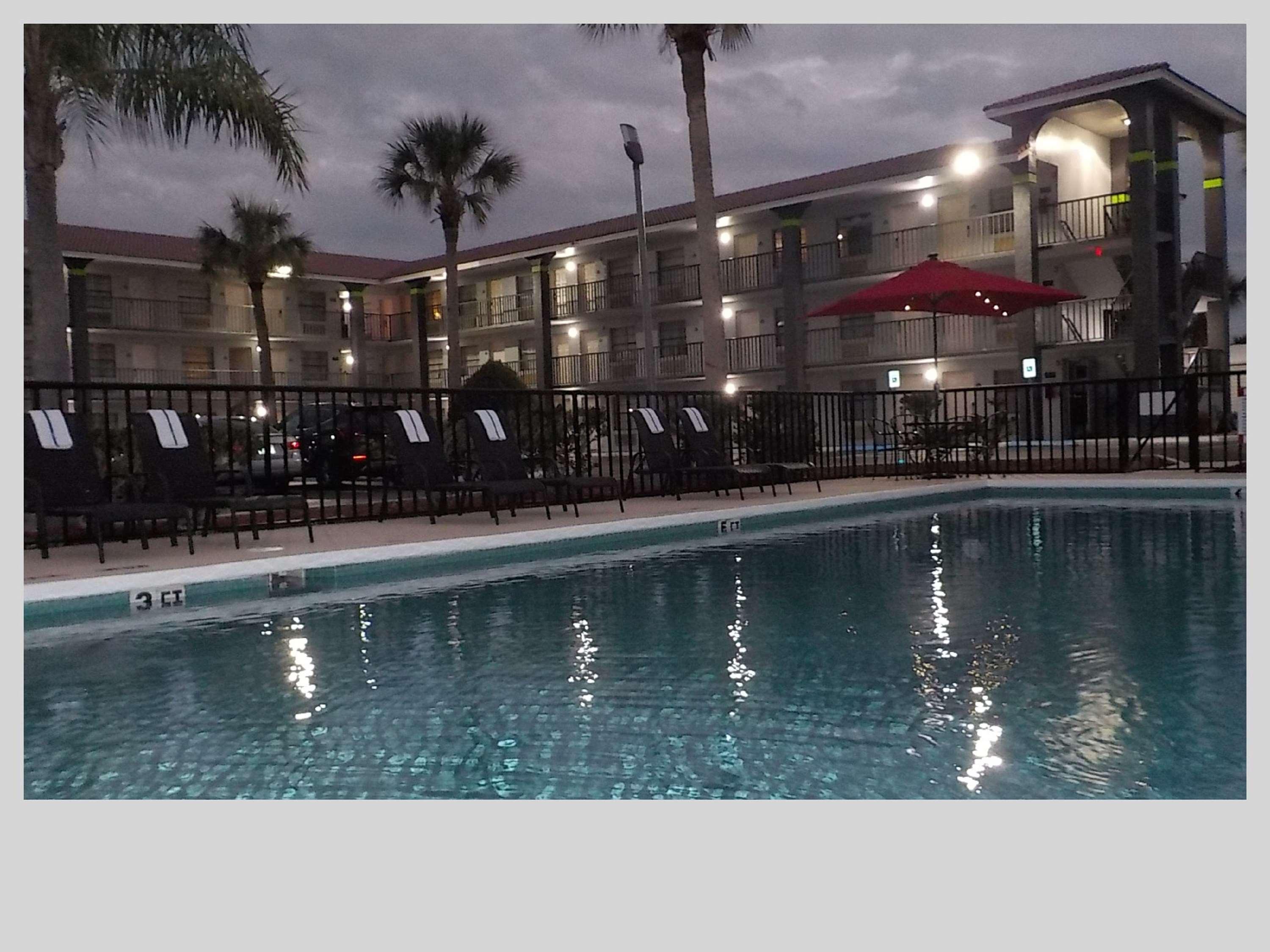 Best Western Bazarell Inn Монтеморелос Экстерьер фото