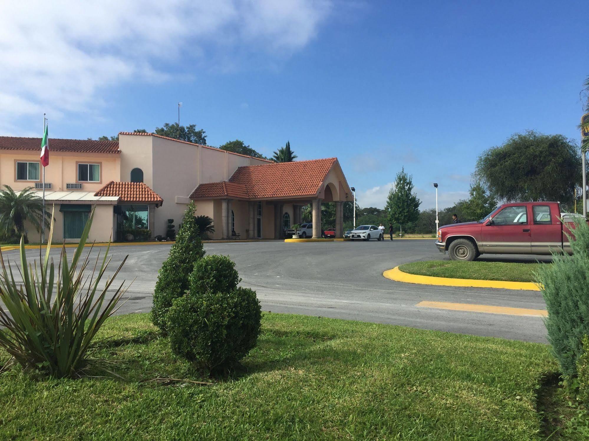 Best Western Bazarell Inn Монтеморелос Экстерьер фото