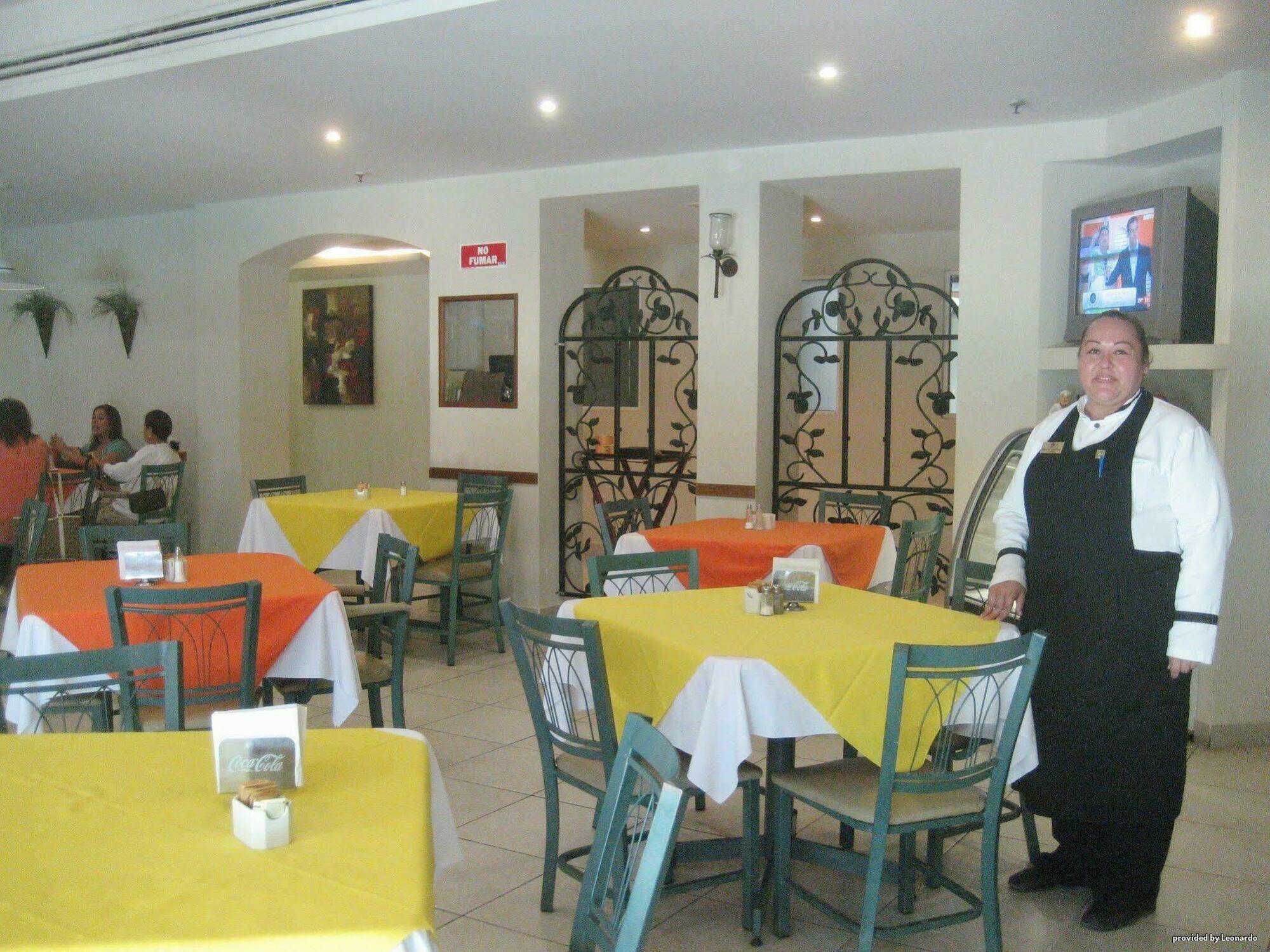 Best Western Bazarell Inn Монтеморелос Экстерьер фото
